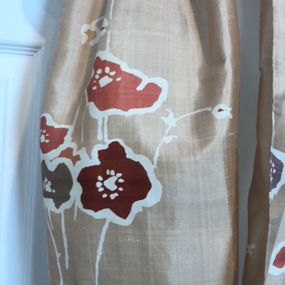 Jim Thompson Stunning Thai Silk Scarf Wrap. Elegant Poppy Flowers Design - Picture 8 of 8